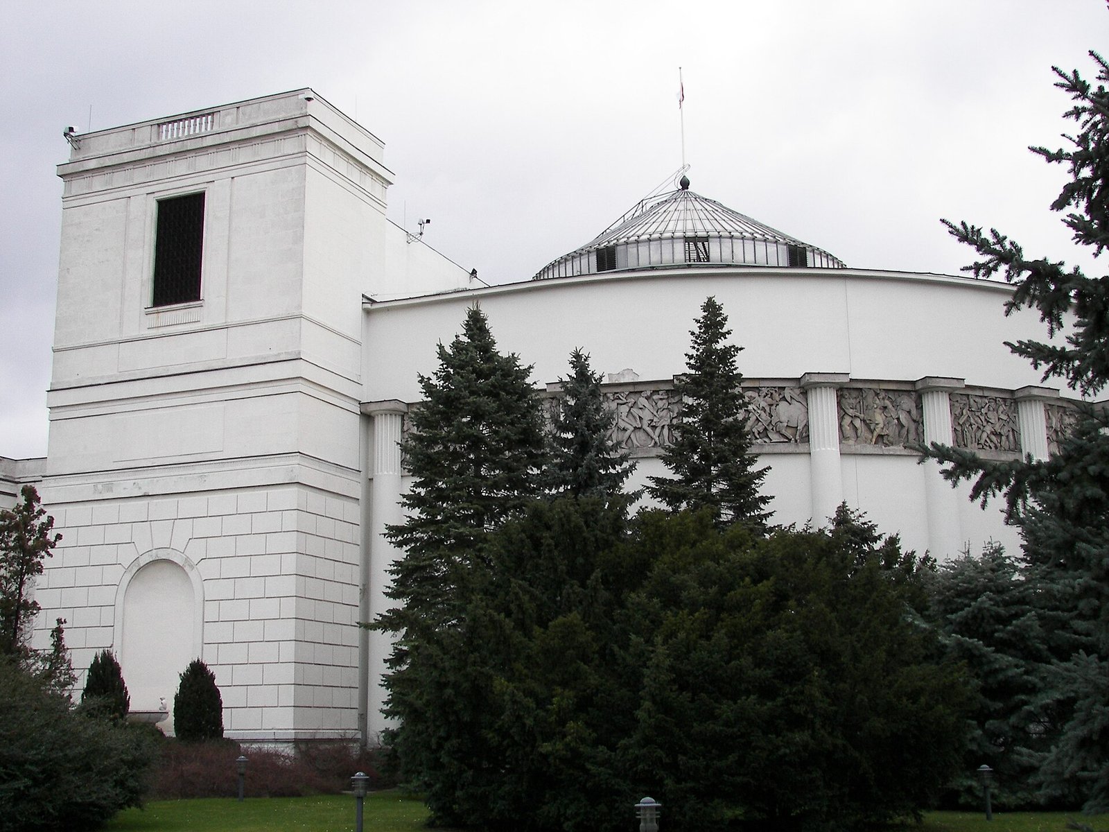 Czarna lista lekarzy: Sejm uchwalił jawny rejestr osób z zakazem pracy na NFZ